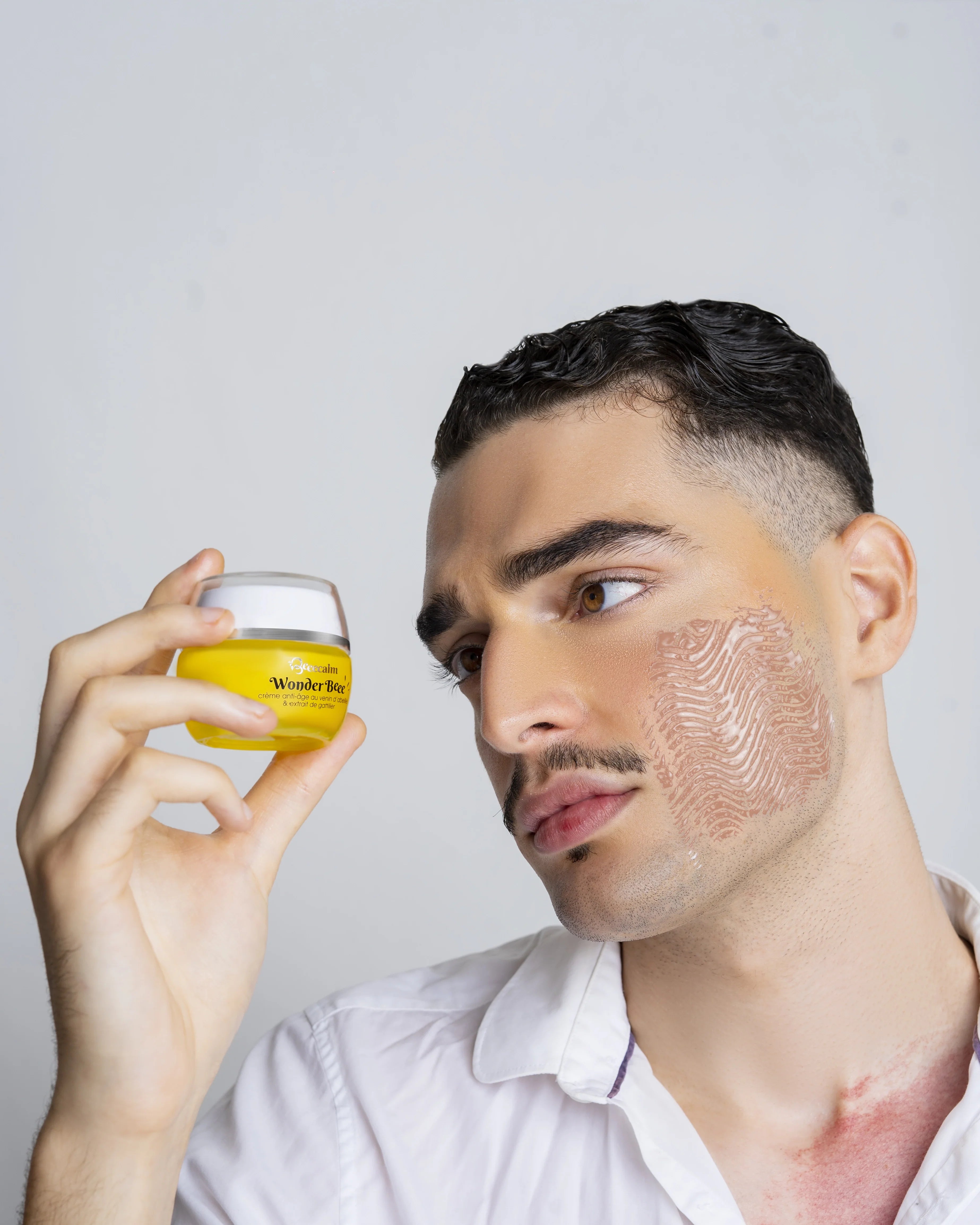 Le Venin d'Abeille : Le Poison Révélateur de Jeunesse ?